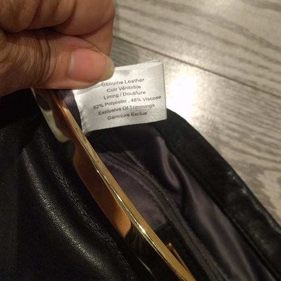 Beautiful genuine shoulder/ click bag by Danier 🌸 - Picture 12 of 12